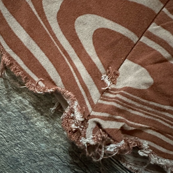 La Hearts Patterned Tank Top - Picture 6 of 6